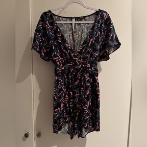 FOSTER Romper with V-Neck and Flutter Sleeves